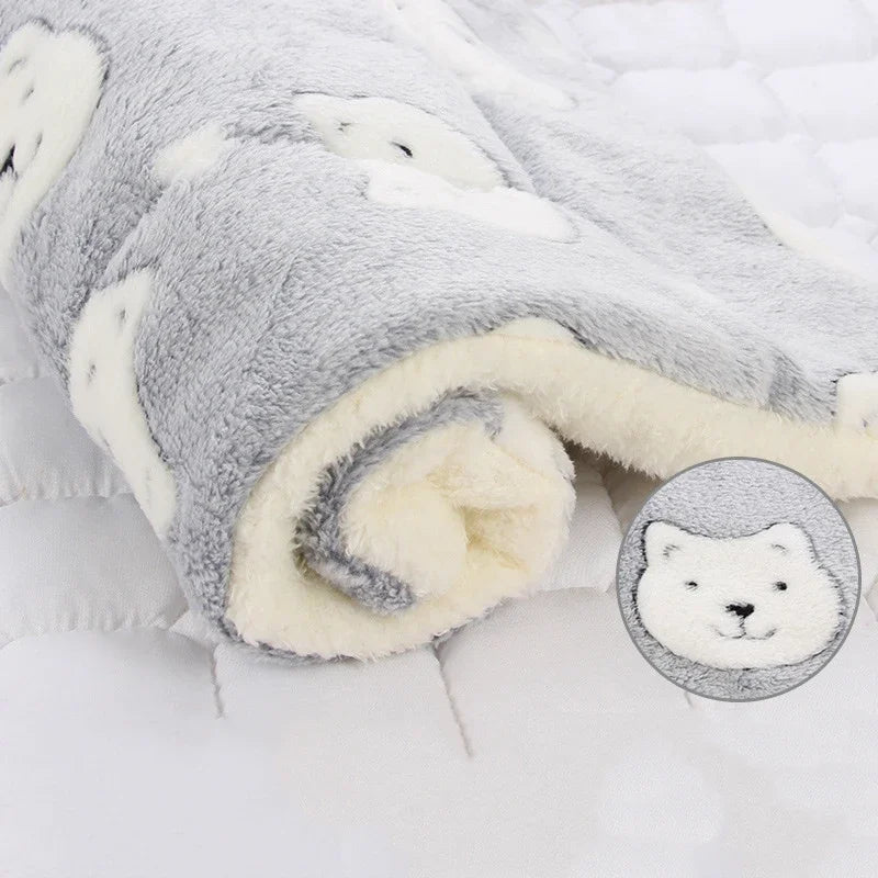 Thickened Pet Sleeping Mat Cat Bed Soft Fur Dog Bed Pet Blanket Mat Household Flannel Mattress Washable Warm Carpet Pet Supplies