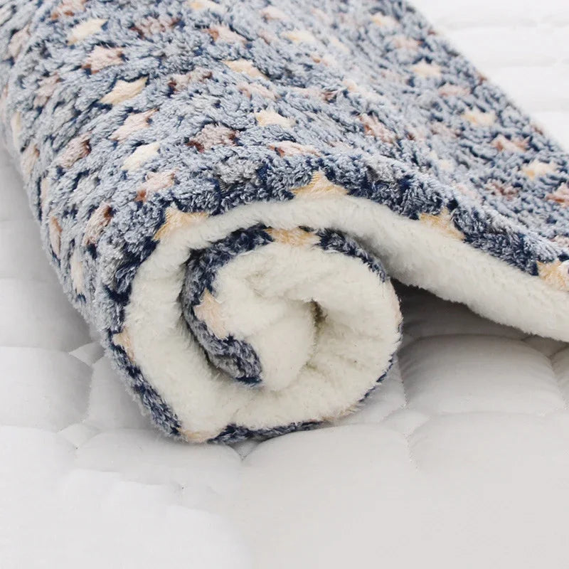 Thickened Pet Sleeping Mat Cat Bed Soft Fur Dog Bed Pet Blanket Mat Household Flannel Mattress Washable Warm Carpet Pet Supplies